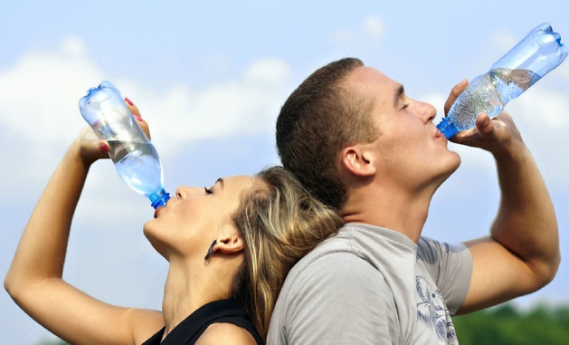 Une étude démontre que l’eau en bouteille est souvent contaminée au plastique