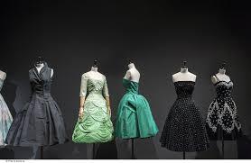 La mode des années 50 s’expose au Palais Galliera