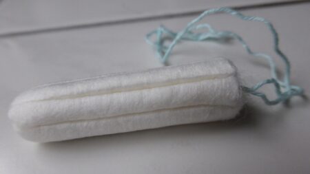 Choc toxique en augmentation : quand la femme meurt à cause de son tampon