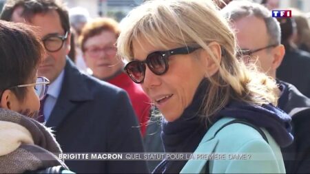 Statut de Brigitte Macron, comme une maladresse