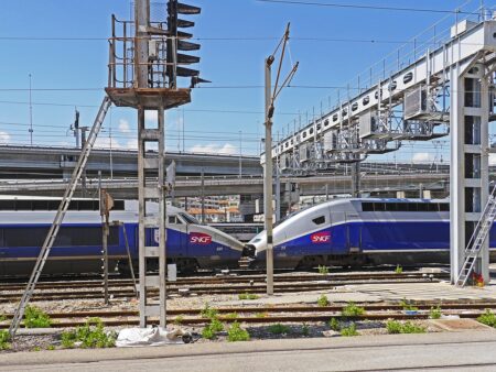 SNCF : face à un agent gréviste sur deux, le gouvernement réaffirme sa détermination