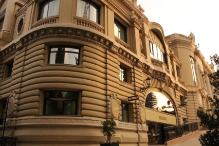 Hermès ne demandera pas d’aides et se retrousse les manches pour l’intérêt général