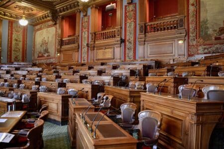 Face à la crise, la Mairie de Paris contrainte à des économies