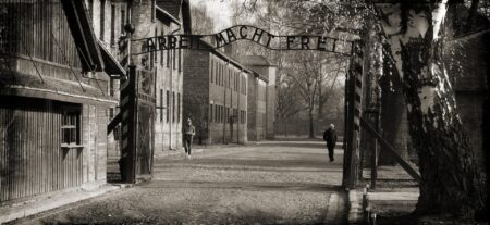 Commémoration de la libération d’Auschwitz : l’appel de l’Unesco