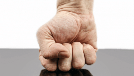 « Les droits des femmes victimes de violence » : le gouvernement tunisien publie un kit pratique