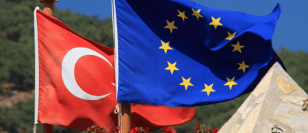 Le canapé turc de la présidente de la Commission au menu du Parlement européen