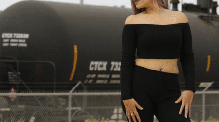 Le crop-top est à la mode mais pas toujours adapté