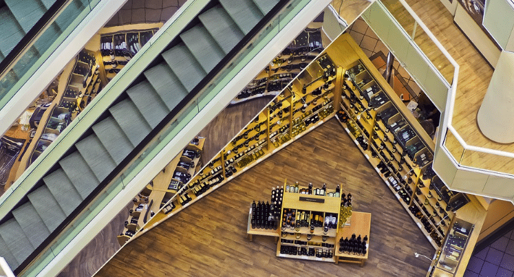 Le Medef appelle à la suppression du passe sanitaire dans les centres commerciaux