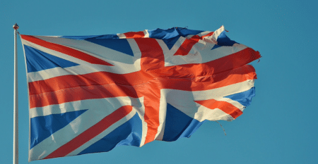 Sur le dossier des migrants aussi, le Royaume Uni joue la carte du bras de fer avec la France