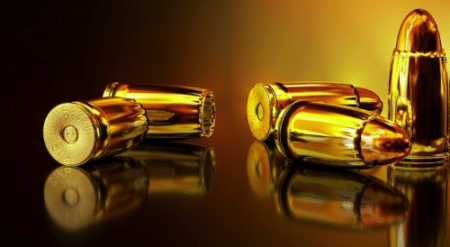 Tir mortel d’Alec Baldwin : l’armurière reconnait sa négligence sur le contrôle de l’arme