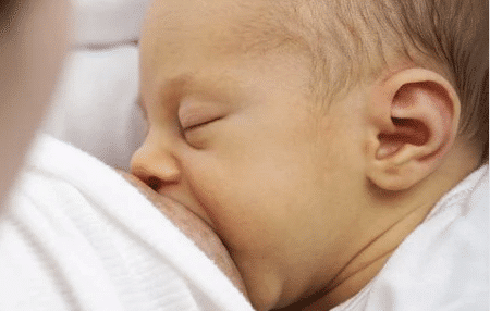 Allaitement : l’OMS cible les publicités de l’industrie mondiale de préparations maternelles