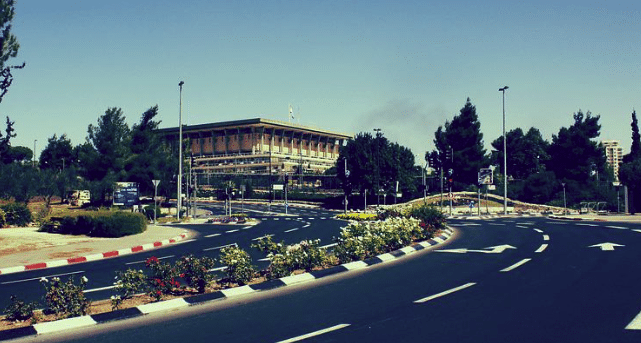 Les parlementaires israéliens votent la dissolution de la Knesset