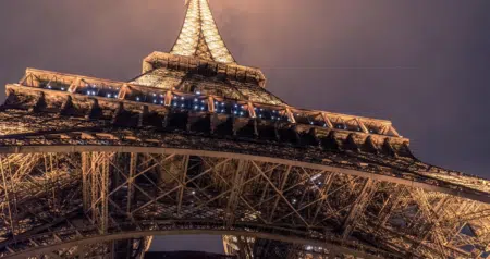 La conservation défaillante de la Tour Eiffel soulignée à l’approche des JO 2024