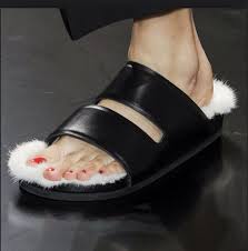 Est-il raisonnable de porter la claquette de piscine ?