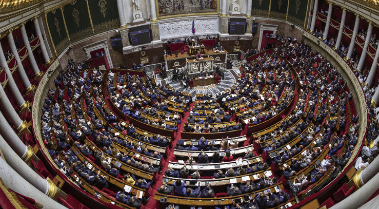 Foire d’empoigne et insultes à l’Assemblée nationale