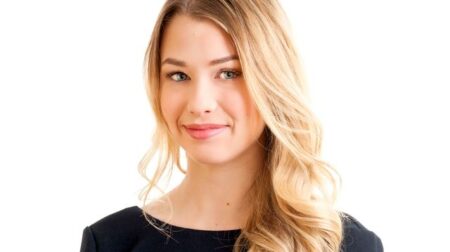 Marie Lopez, la youtubeuse star des librairies