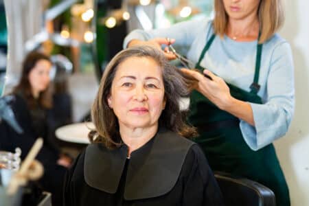 Comment choisir la coupe de cheveux idéale après 50 ans