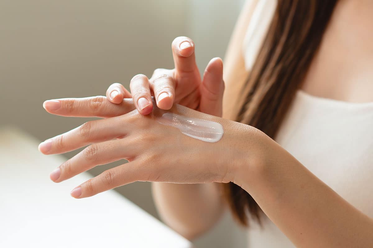 Comment prendre soin de vos mains pour qu'elles restent jeunes