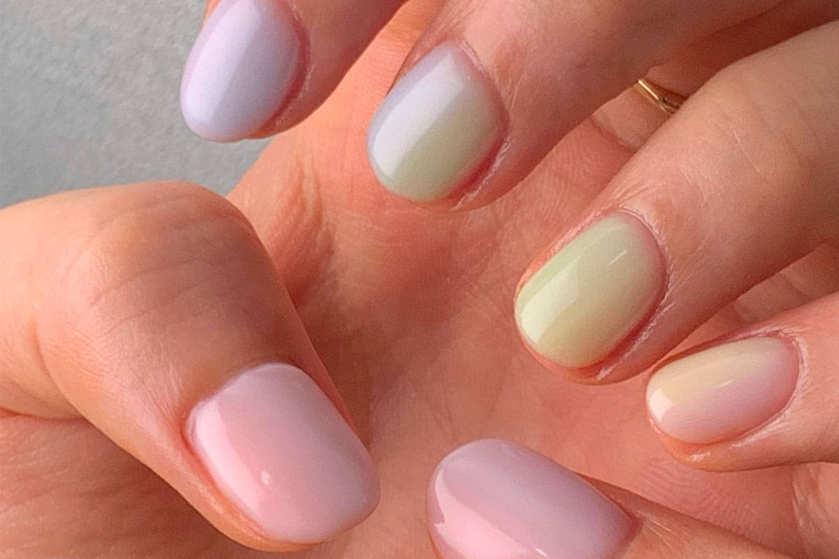 La manucure translucide et vitaminée : la tendance à ne pas manquer du printemps 2025
