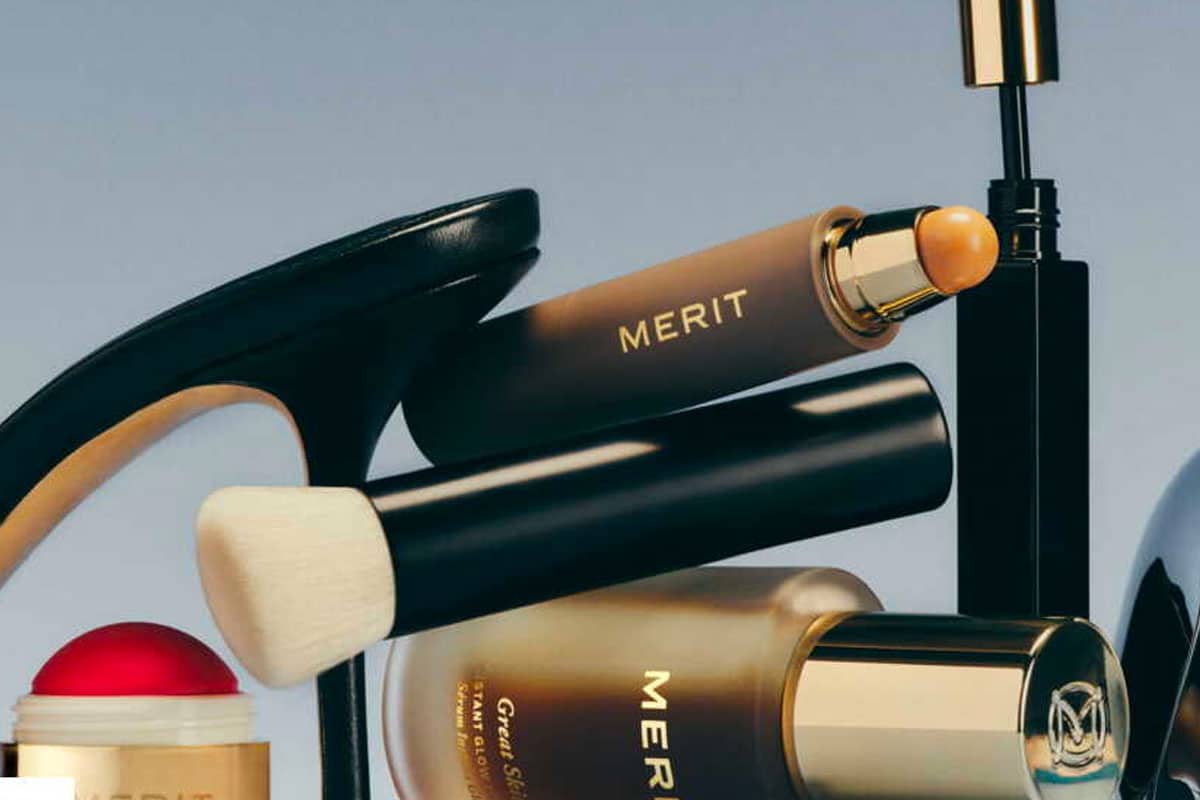 La révolution du maquillage minimaliste : MERIT débarque en France