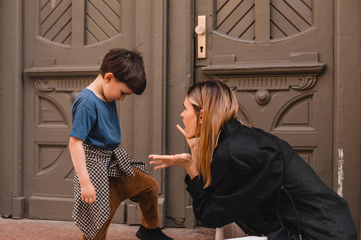 Comprendre la dureté parentale et ses conséquences sur le développement des enfants