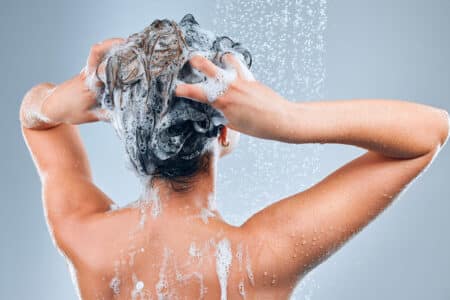 À quelle fréquence se laver les cheveux ?