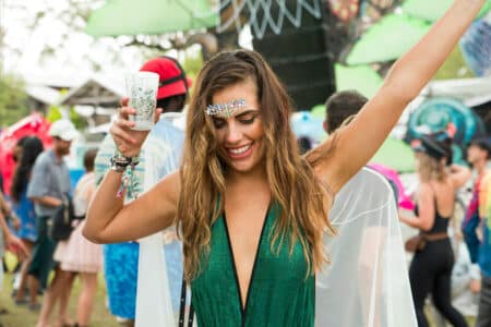 Comment s'habiller pour un festival de musique : le guide ultime