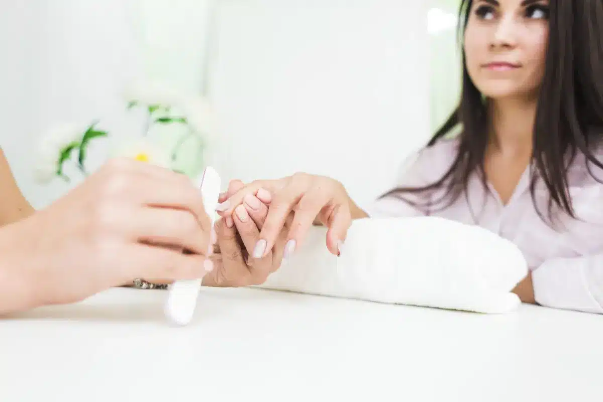 La manucure : un geste qui va bien au-delà de l'apparence