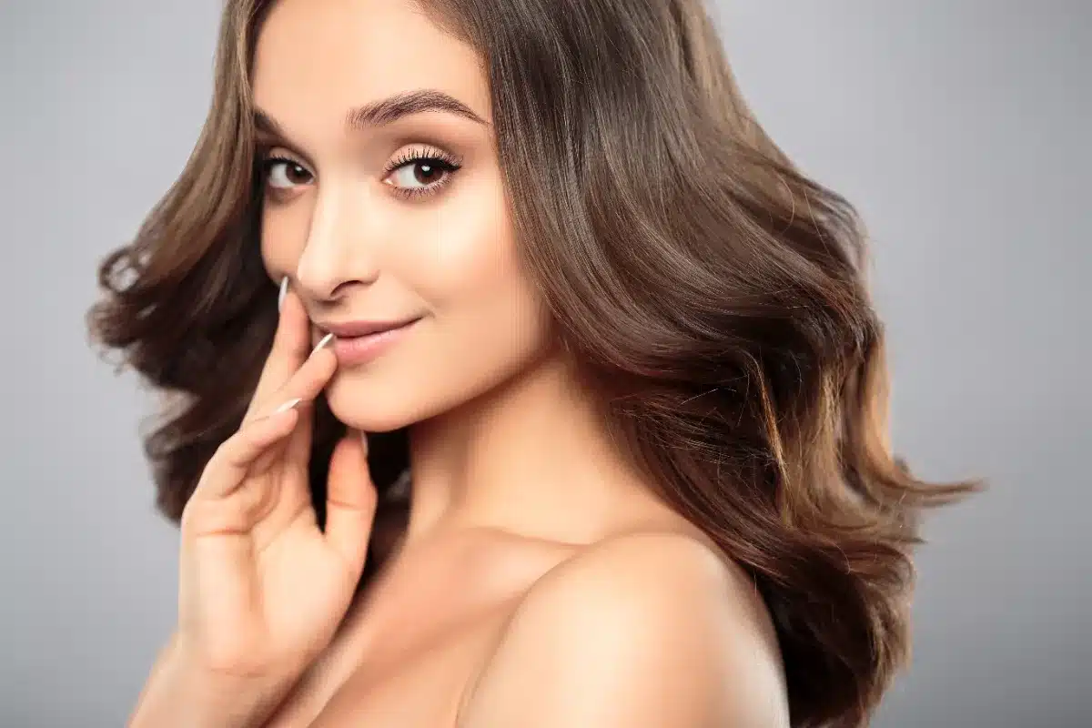 Révolution capillaire : le soin de nuit qui transforme vos cheveux