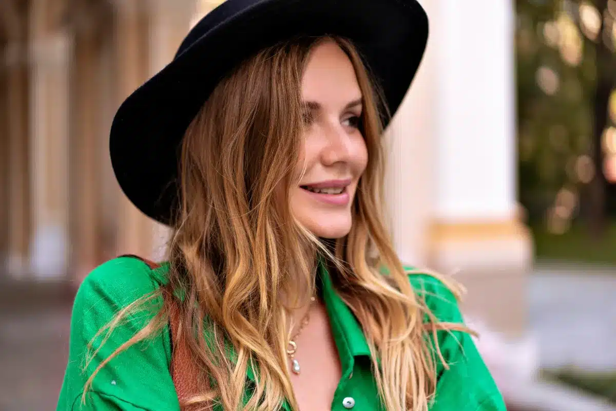 Oubliez les frisottis avec Forget Frizz : la révolution capillaire signée amika