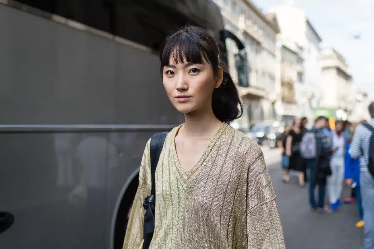 Une astuce futée pour enlever un poil sans pince à épiler