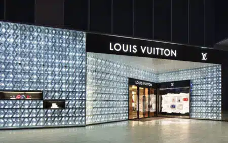 Shanghai June,4,,2014.,louis,vuitton,outlet,at,lujiazui.,despite,chinaã¢â?â?s